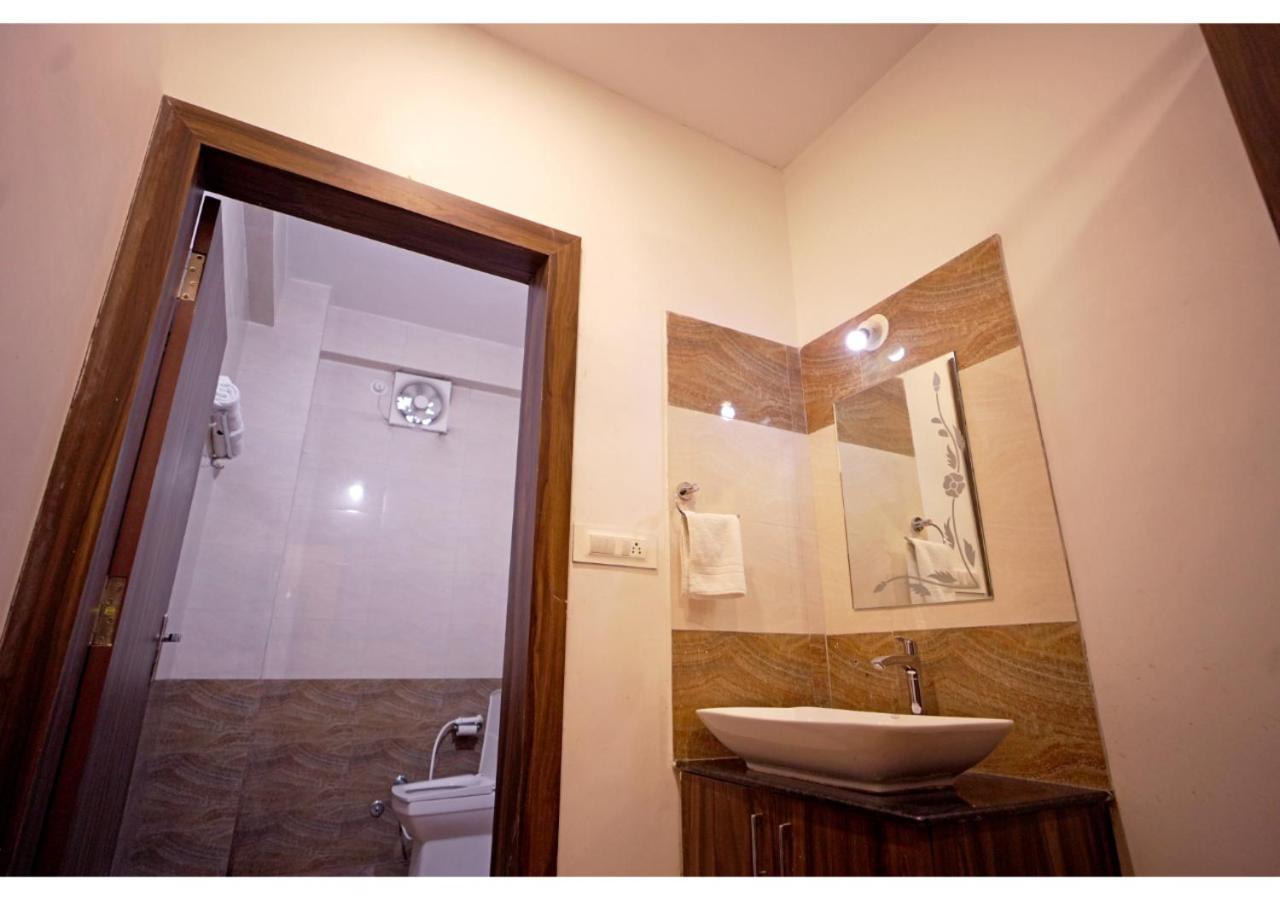 Hotel Raha Udaipur Extérieur photo